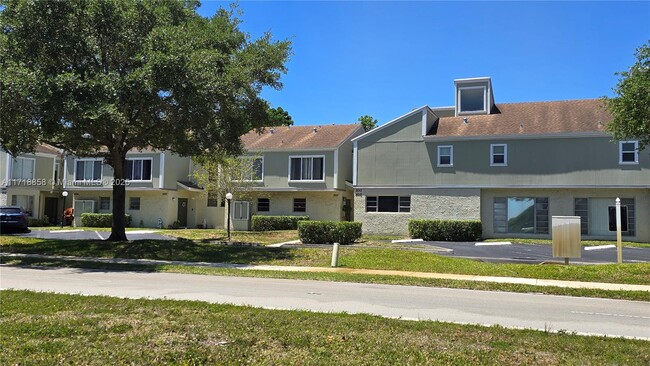 Building Photo - 8005 Lagos De Campo Blvd
