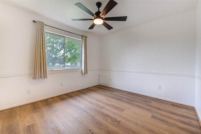 Building Photo - 902 Mesa Terrace Dr