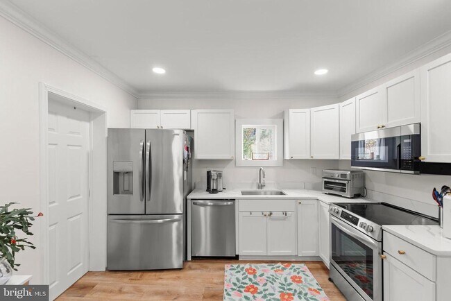 Building Photo - 31 W Southwerk St