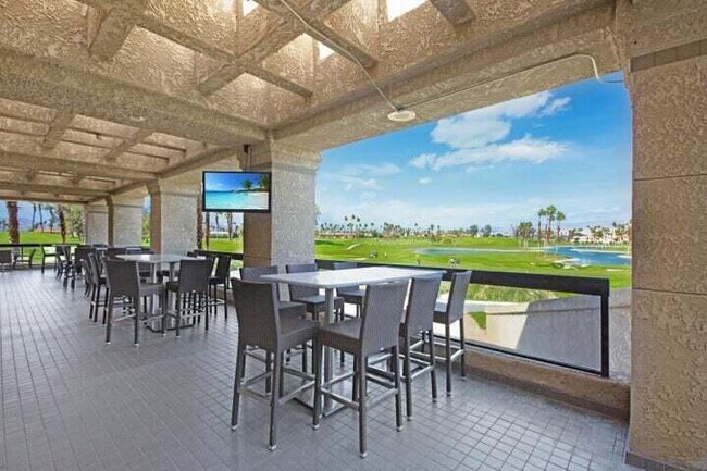 Building Photo - 688 Vista Lago Cir N