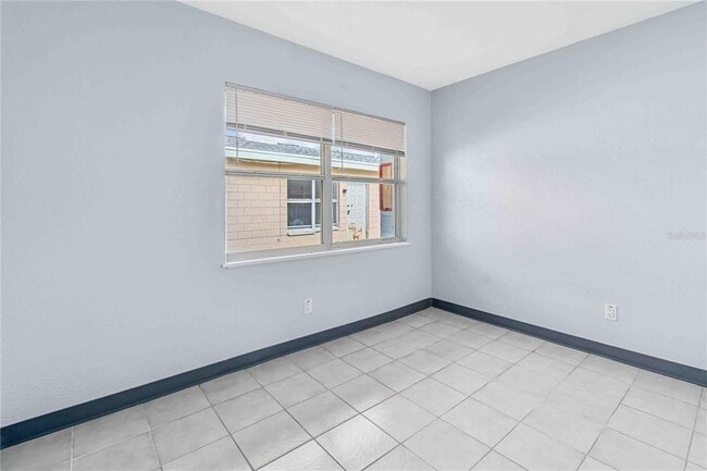 Building Photo - 140 112th Ave N