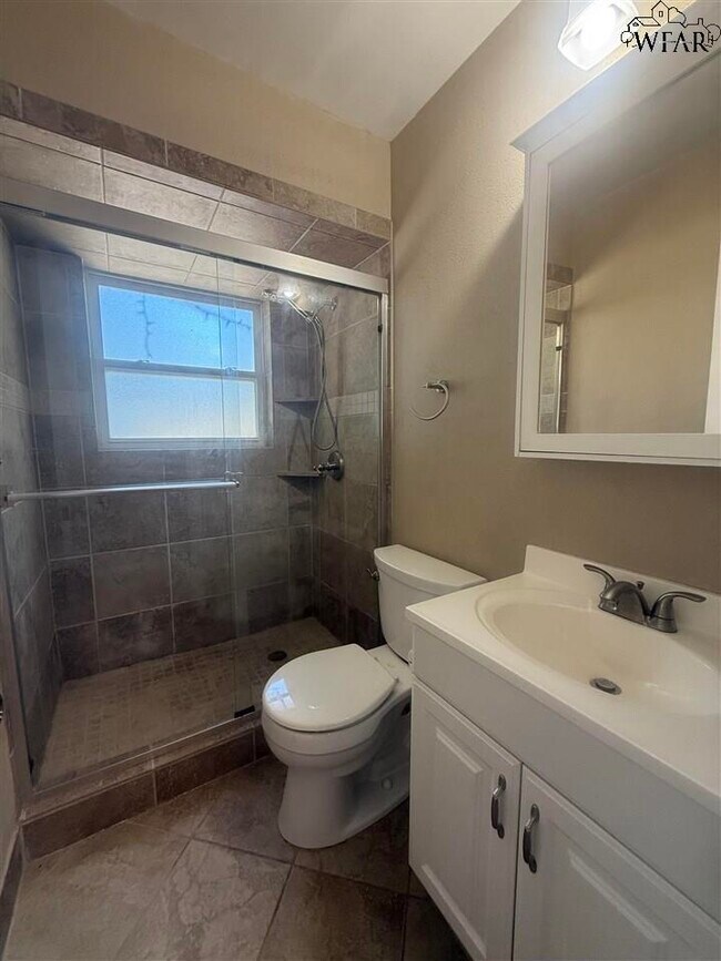 Building Photo - 2824 Barrywood Dr