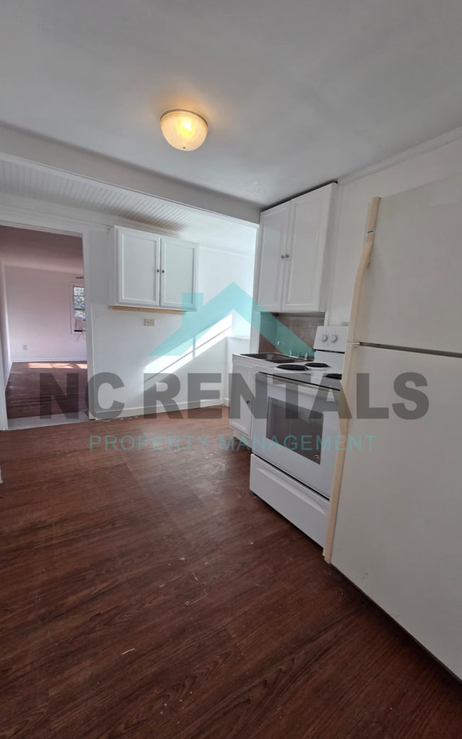 Building Photo - 613 Quarry St