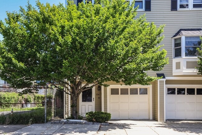 Primary Photo - 154 W 3rd St