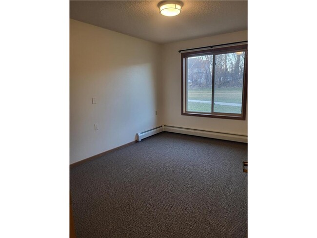 Building Photo - 609 Main St S