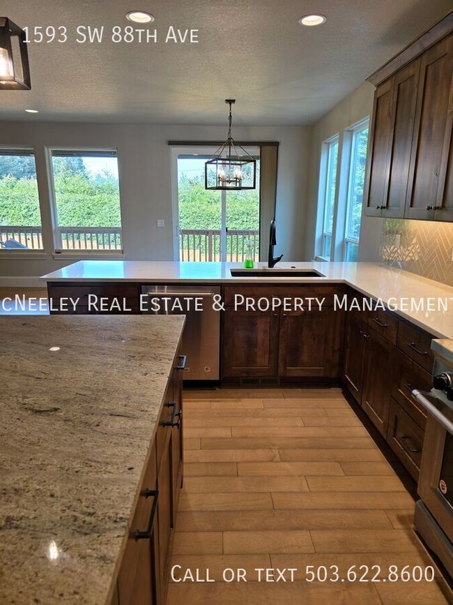 Building Photo - LUXURY 4BR + DEN 3 FULL BATH - CEDAR MILL-...