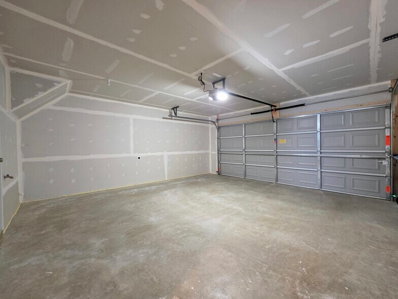Building Photo - 2449 Spring Water Cir