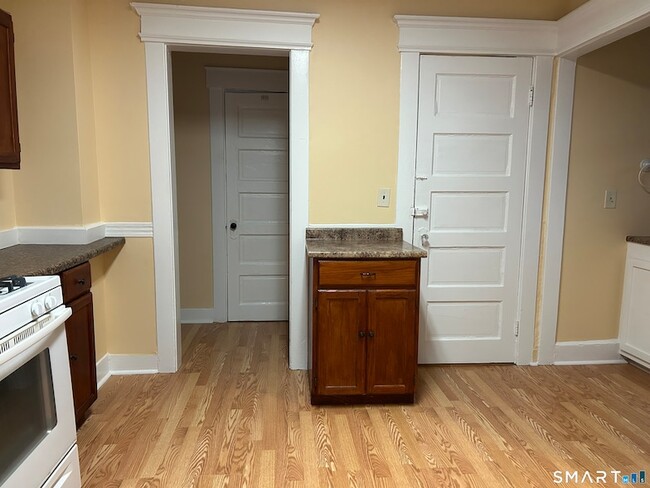 Building Photo - 37 Pardee Pl