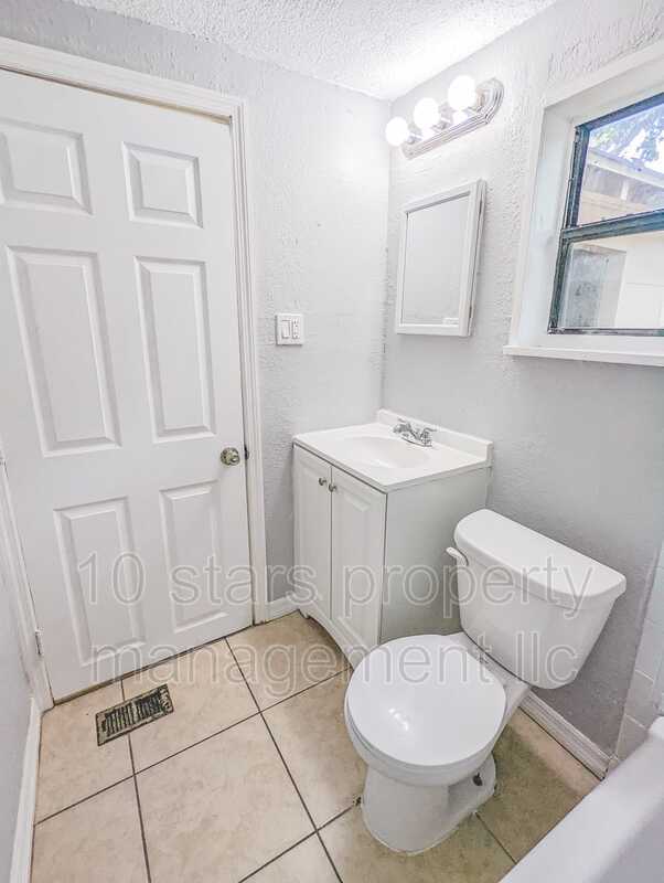 Building Photo - 2705 4th St S