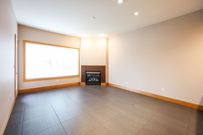 Building Photo - Charming 1 bdrm 1 bath Condo in Downtown V...