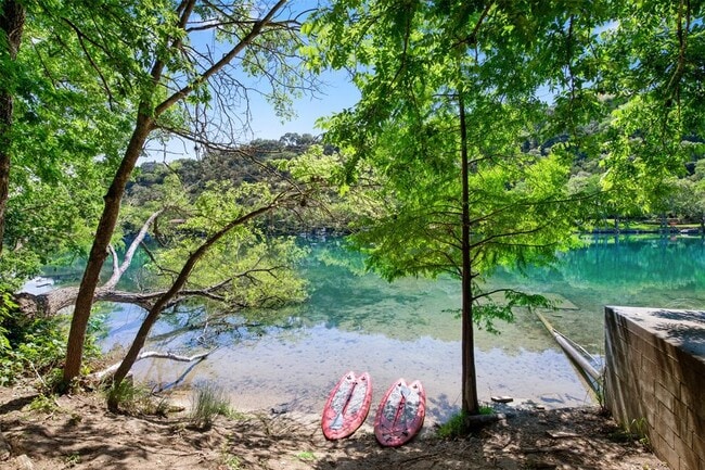 Building Photo - 13701 Montview Dr