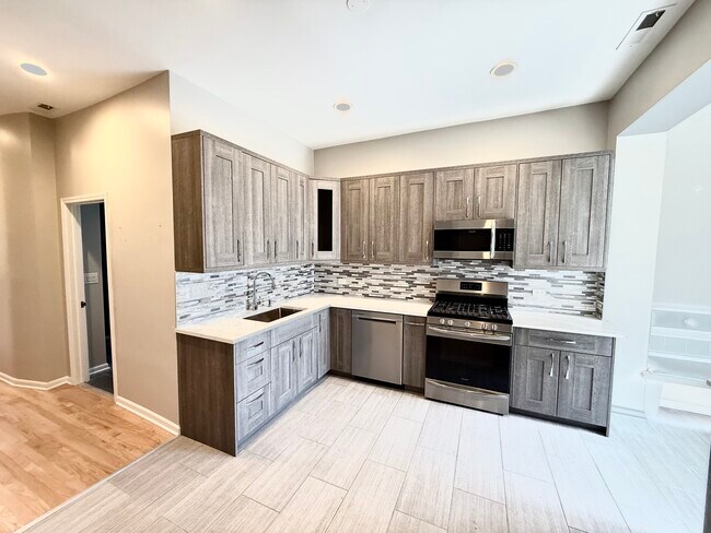 Building Photo - 1905 W Huron St