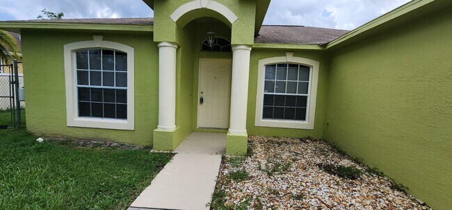 Primary Photo - 6122 NW E Deville Cir