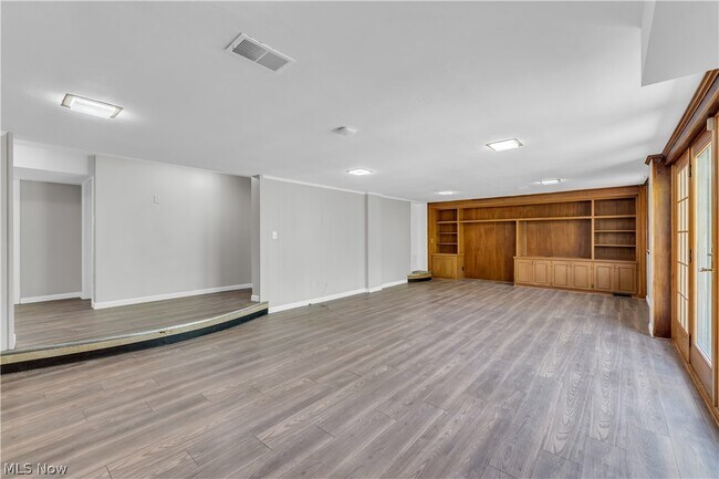 Building Photo - 1183 Romayne Dr