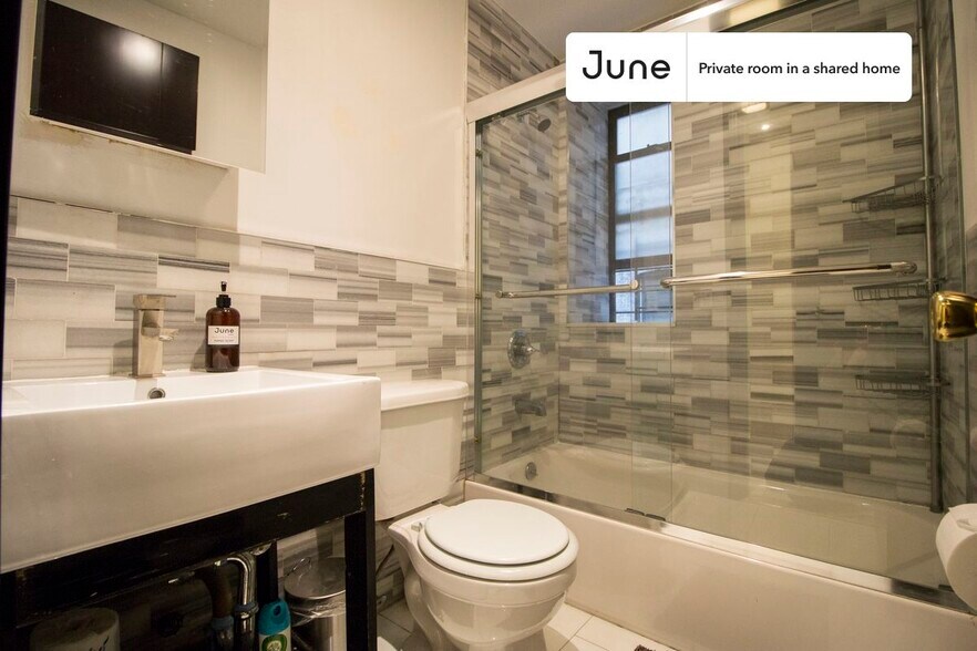Building Photo - Room in Shared 5 bed/2 bath home