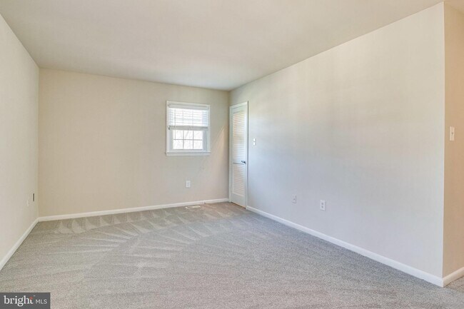 Building Photo - 3000 Winter Pine Ct