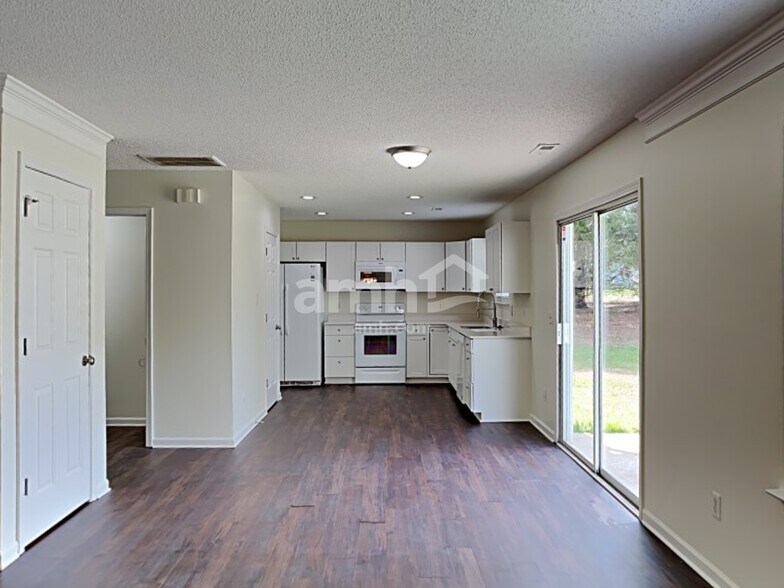 Building Photo - 3601 Edgeview Dr