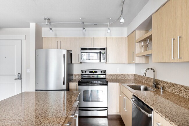 Building Photo - 215 10th Ave E