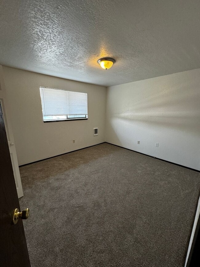 Building Photo - 1201 Landon Ave
