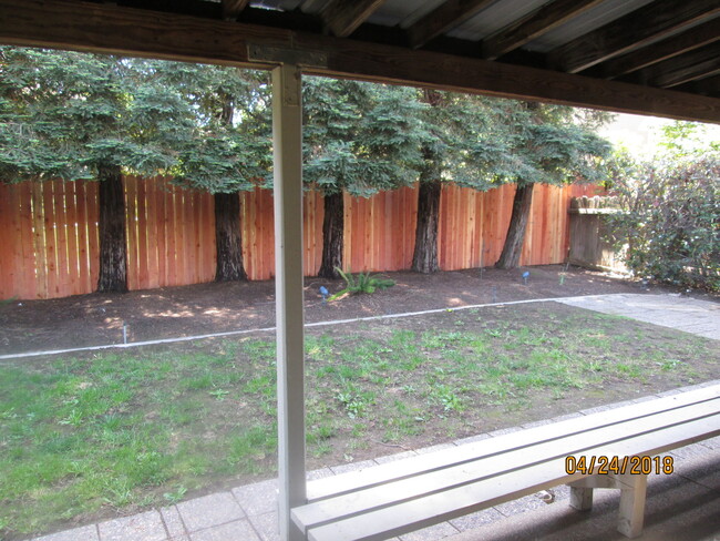 Building Photo - Roseville Single Story, 3 Bed 3 Car Garage...