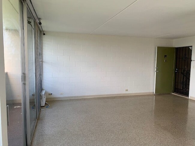 Building Photo - Hokuahi Apts - 2 Bedroom 1 Bath Unit w/ 1 ...