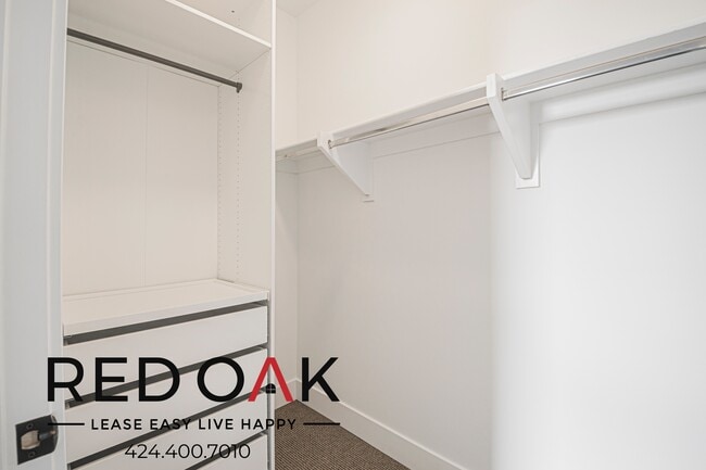 Building Photo - 1168 S Barrington Ave