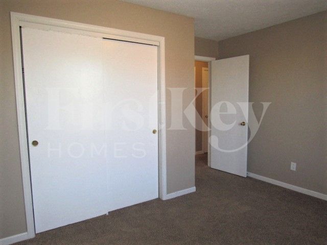 Building Photo - 10235 Lone Wolf Dr