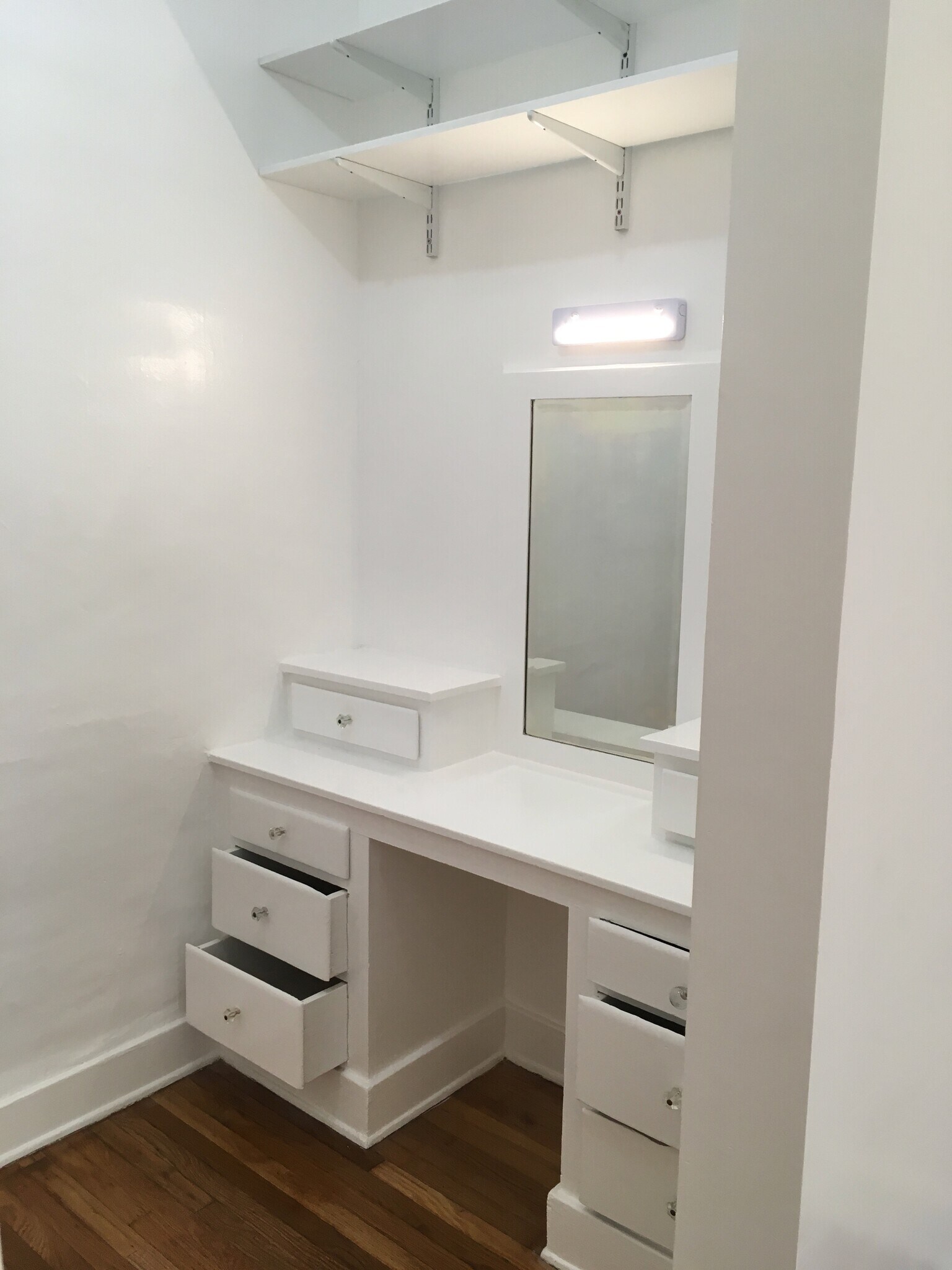 Building Photo - 2035 N Vista del Mar Ave