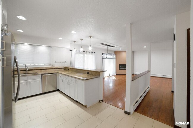 Building Photo - Spacious 4BR Condo in Evergreen
