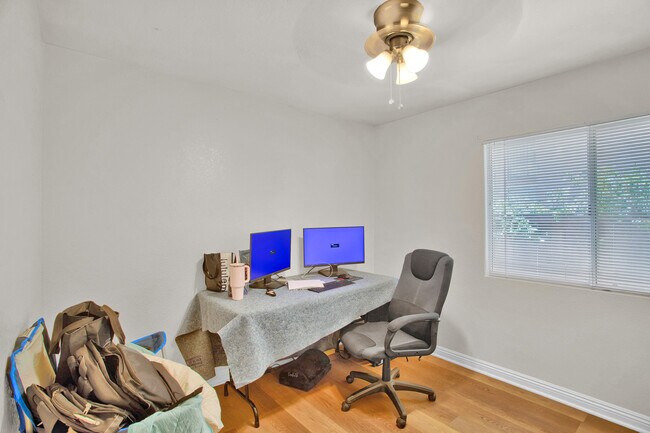 Building Photo - 40170 Tanager Cir