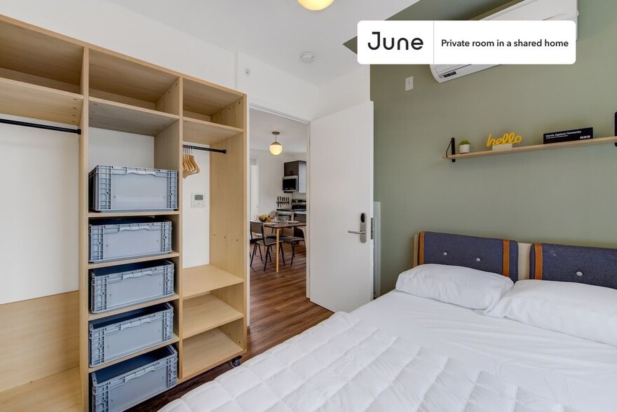 Building Photo - Trendy Private ROOM in Williamsburg