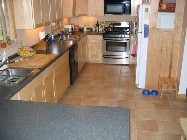 Building Photo - Santa Fe Style House & Studio on Rio Vista...