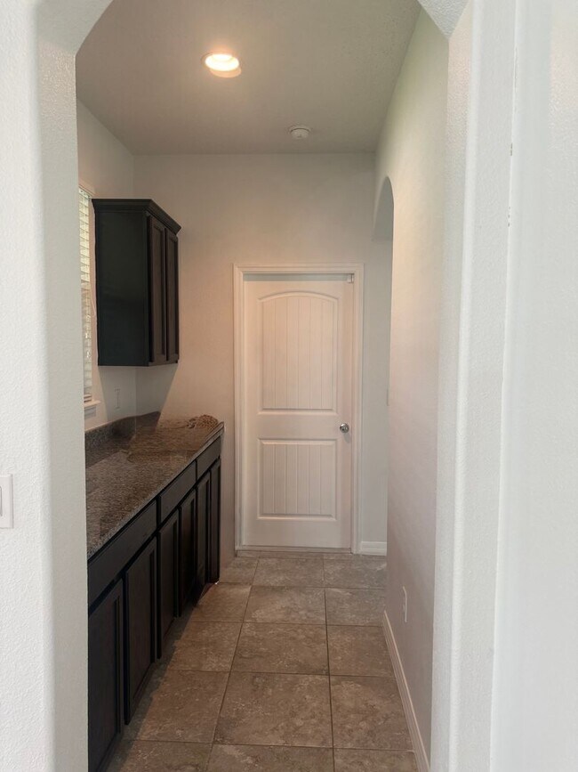 Building Photo - Home in WATERLEIGH Winter Garden!