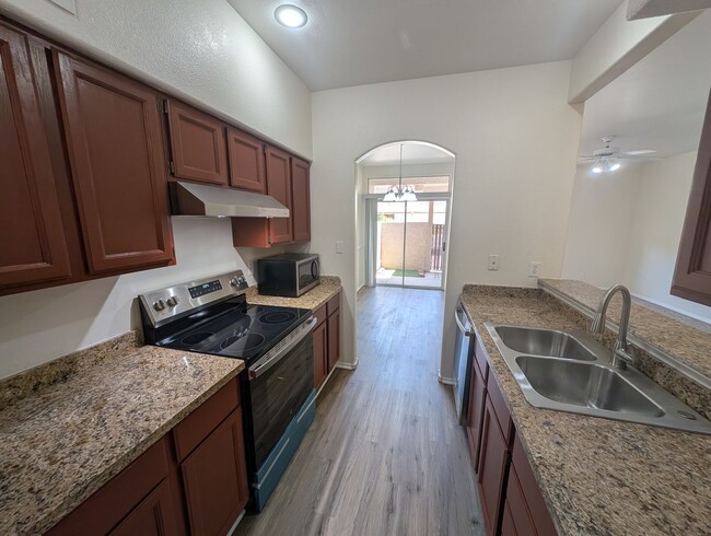 Building Photo - 3 Bedroom Townhome at Townes at Southpark ...