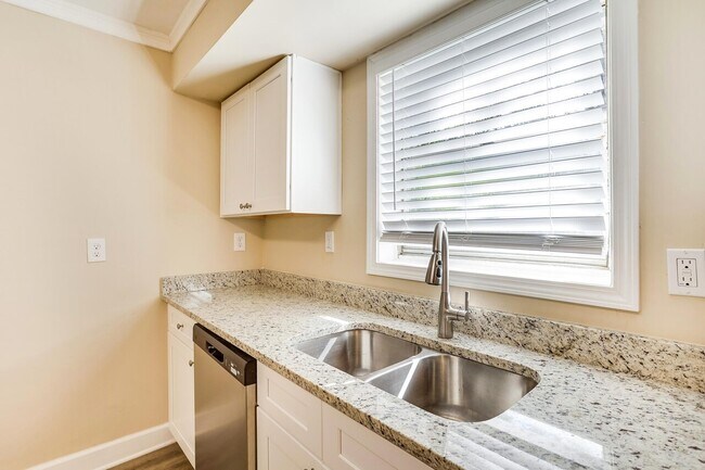 Building Photo - 2572 Glenrock Dr