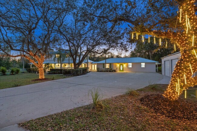 Building Photo - 15100 Sweetwater Ct