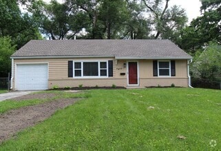 Building Photo - July 2025 FREE On This 3 Bedroom 1 Bath Ho...