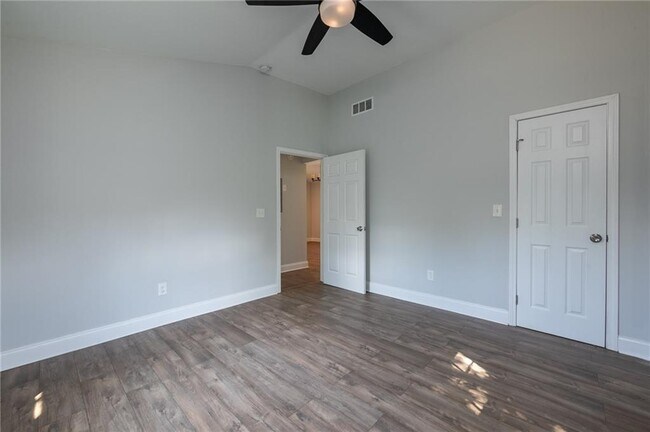 Building Photo - 331 Camilla Cir SW