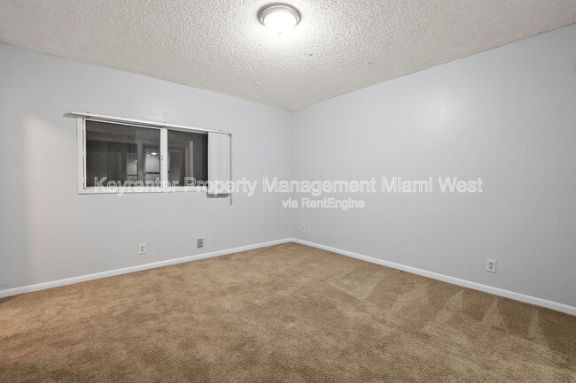 Building Photo - 4705 SW 62nd Ave