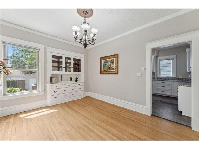 Building Photo - Beautiful 5 Bedroom 3 Bathroom House in MacGroveland