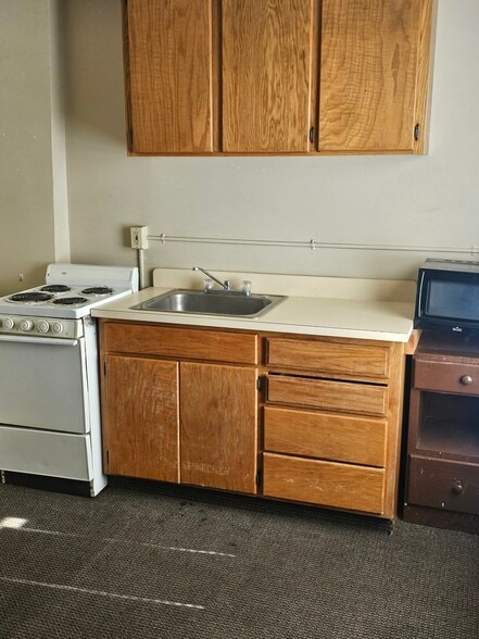 Building Photo - 393 S Eastern Ave