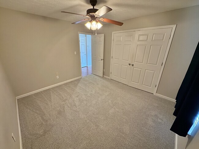 Building Photo - 2237 Ross Ln
