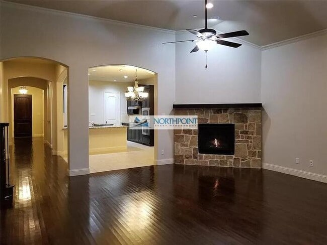Building Photo - 3701 Post Oak Trail