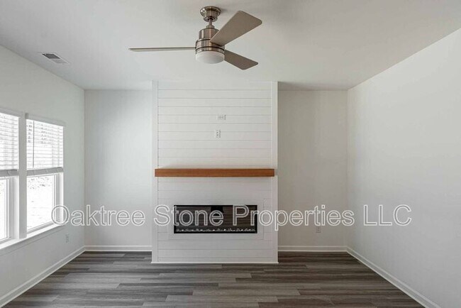 Building Photo - 3378 Skyland Dr