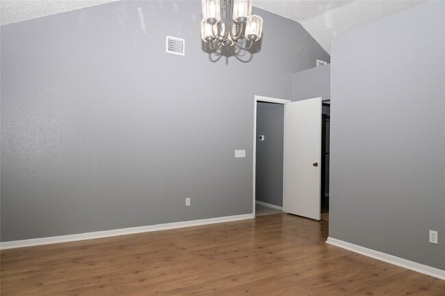 Building Photo - 2607 Woodstream Blvd