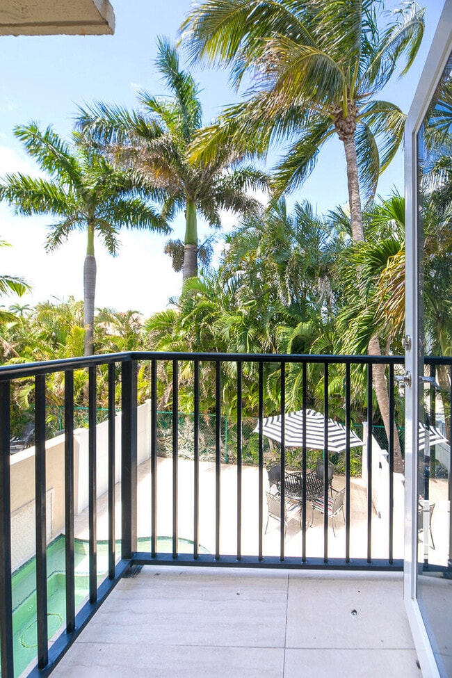 Building Photo - 247 S Ocean Blvd