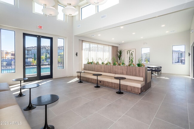 Building Photo - 2121 W Sonoran Desert Dr