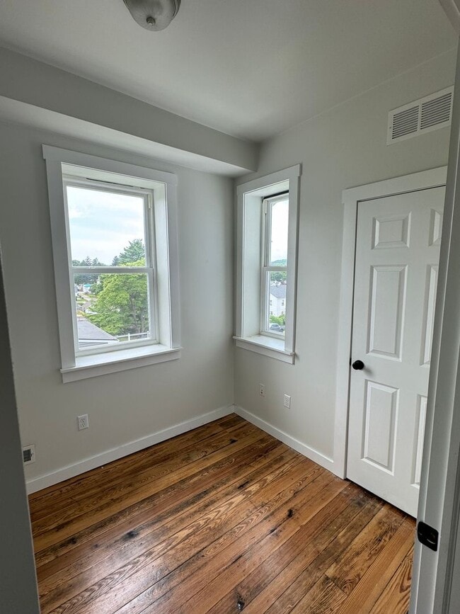 Building Photo - Lovely 5BD/2.5BA Twin in Downingtown Borough!