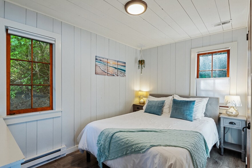 Building Photo - 2038 S Breezy Point Rd