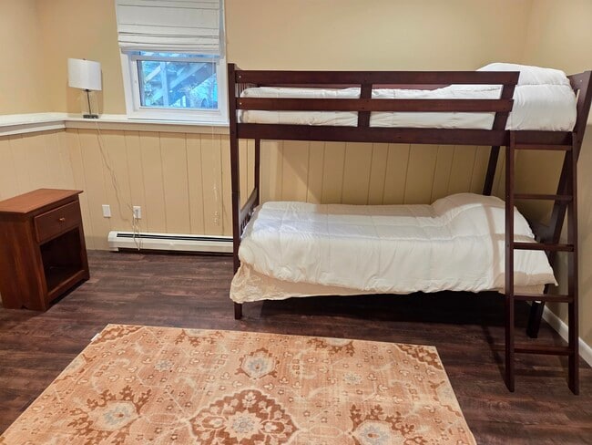 Building Photo - 15 Broomstick Ln